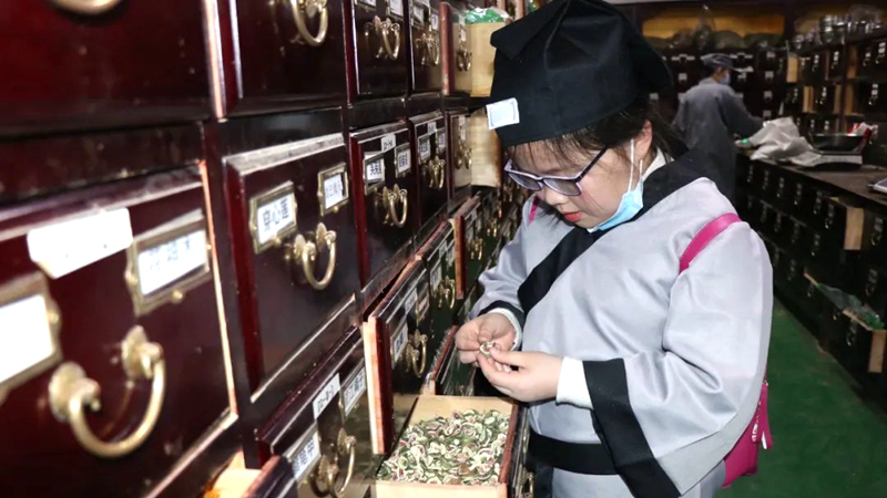 助孩子練好中醫(yī)藥&ldquo;童子功&rdquo;&mdash;&mdash;景岳堂中醫(yī)藥文化進校園活動受媒體關注