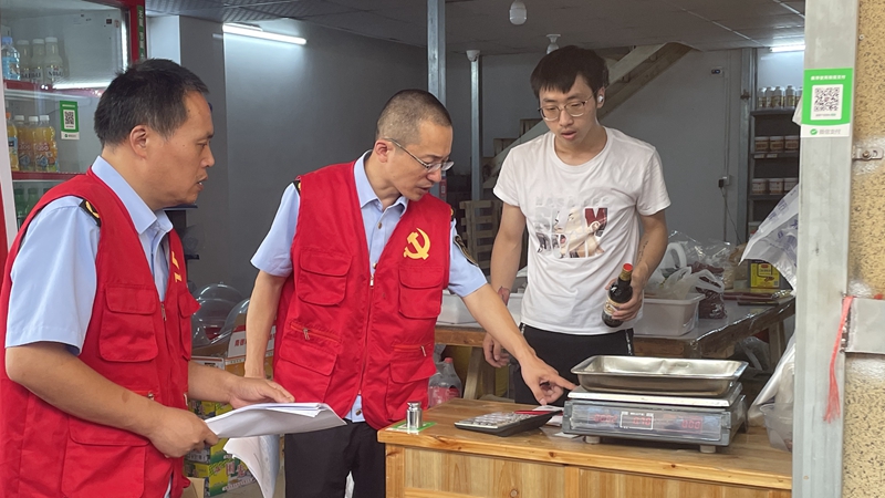 浦江農批市場開展&ldquo;亮出黨員身份，引領誠信經營&rdquo;主題黨日活動