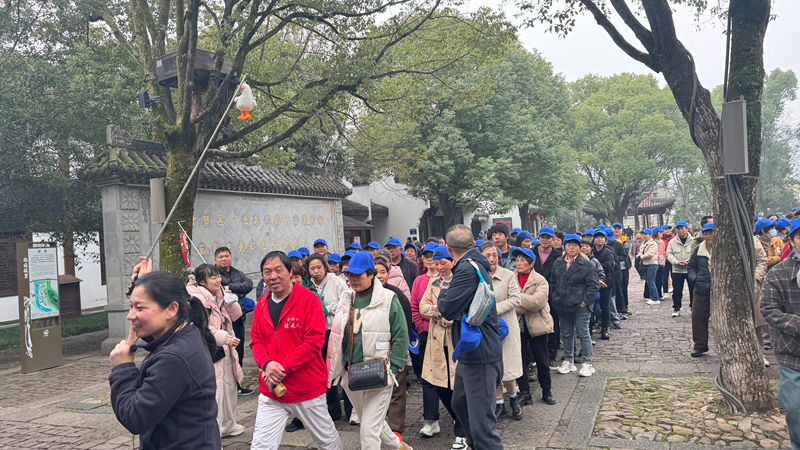 浦江農(nóng)批市場(chǎng)組織商戶(hù)開(kāi)展&ldquo;春風(fēng)相伴 安全同行&rdquo;踏春活動(dòng)